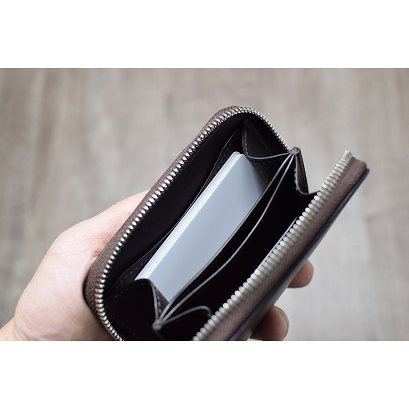 ラウンドファスナー式カード＆コインケース《ラファロ》サドル