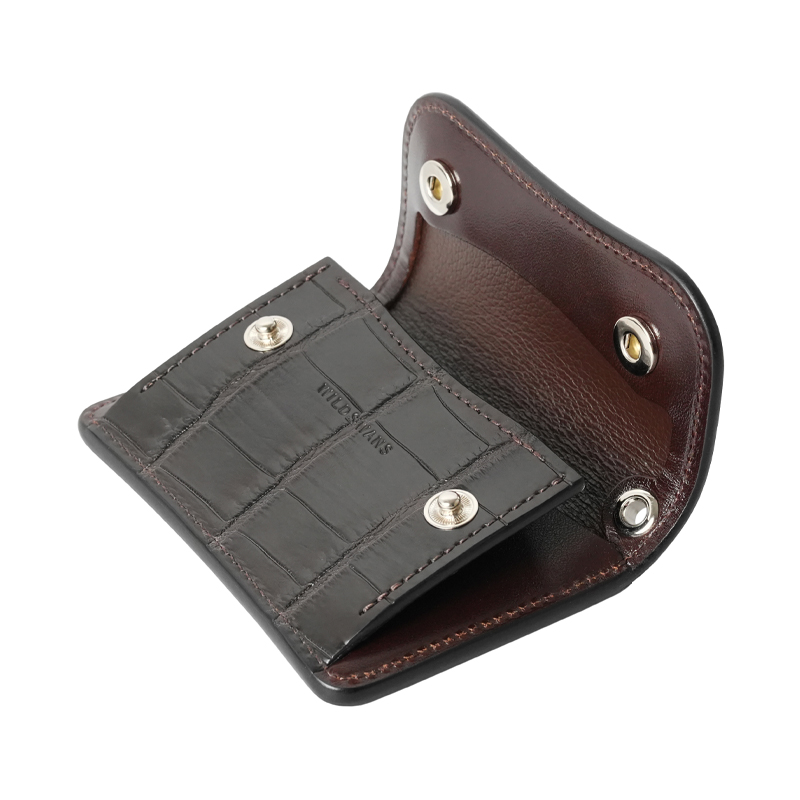 多機能コインケース・SADDLE PULL UP TONGUE (EYELET)についての