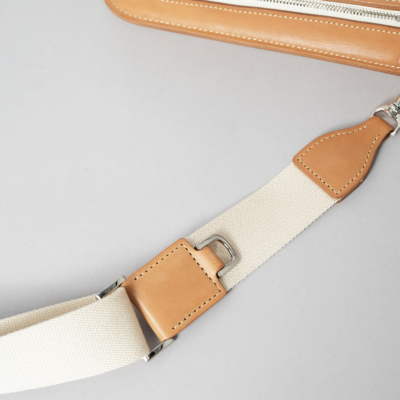 �V�����_�[�X�g���b�v�ɕt������D�J���ɏ��������t���ăJ�X�^�����邱�Ƃ��ł��܂�