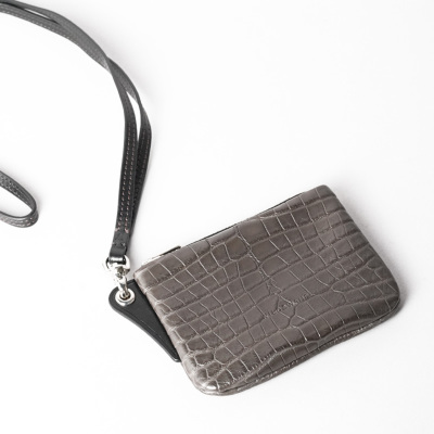 CHARCOAL GREY<br/>WILDSWANS���W�J����A�C���b�g�i�n�g���j�t���̐��i�ɂ̓i�X�J���t���̐��iTETHER��A�J���r�i�L�[�����O��S�AM�A���E���h�J���r�i�L�[�����O�̎��t�����\�ł�