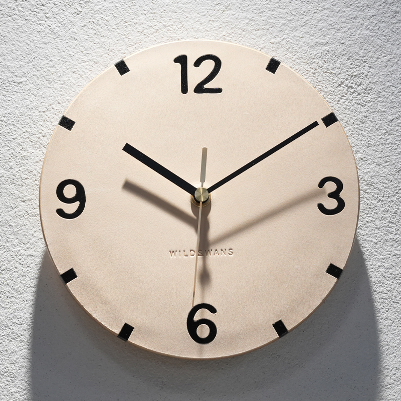 壁掛け時計《WALL CLOCK》サドルプルアップ｜WILDSWANS(ワイルド