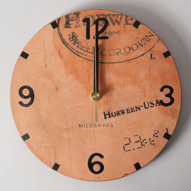 壁掛け時計《WALL CLOCK》コードバンのバックスキン｜WILDSWANS