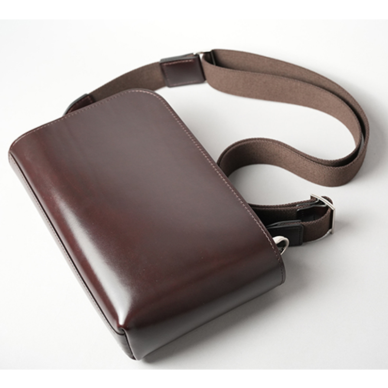 WILDSWANS COLLIER ボディバッグ ミニショルダーバッグ《コリアー