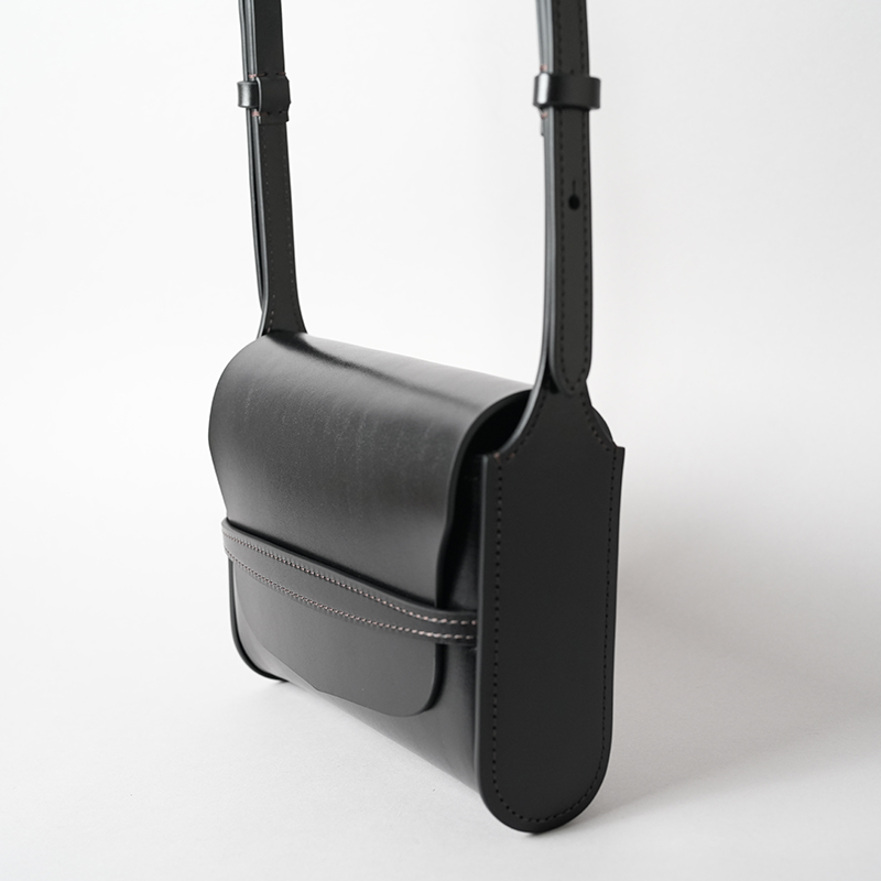 【新品未開封】トップSHOP限定バウワウトラッド ショルダーバッグ《トレヴァー》サドルプルアップ｜WILDSWANS(ワイルド