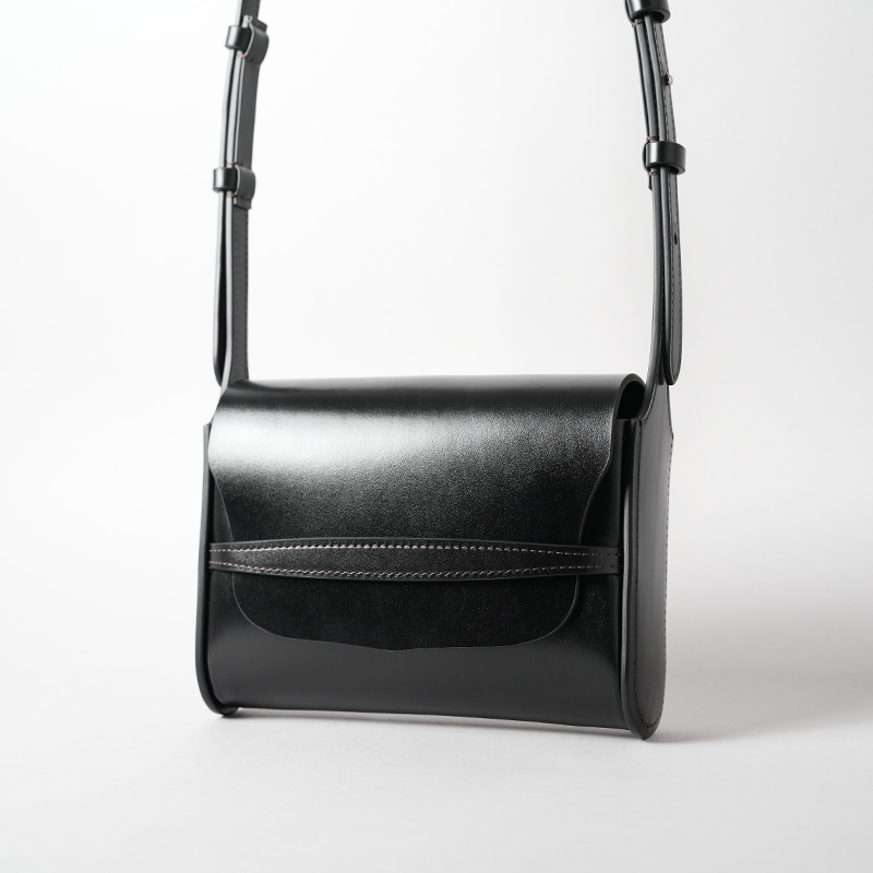 ショルダーバッグ《トレヴァー》サドルプルアップ｜WILDSWANS(ワイルド