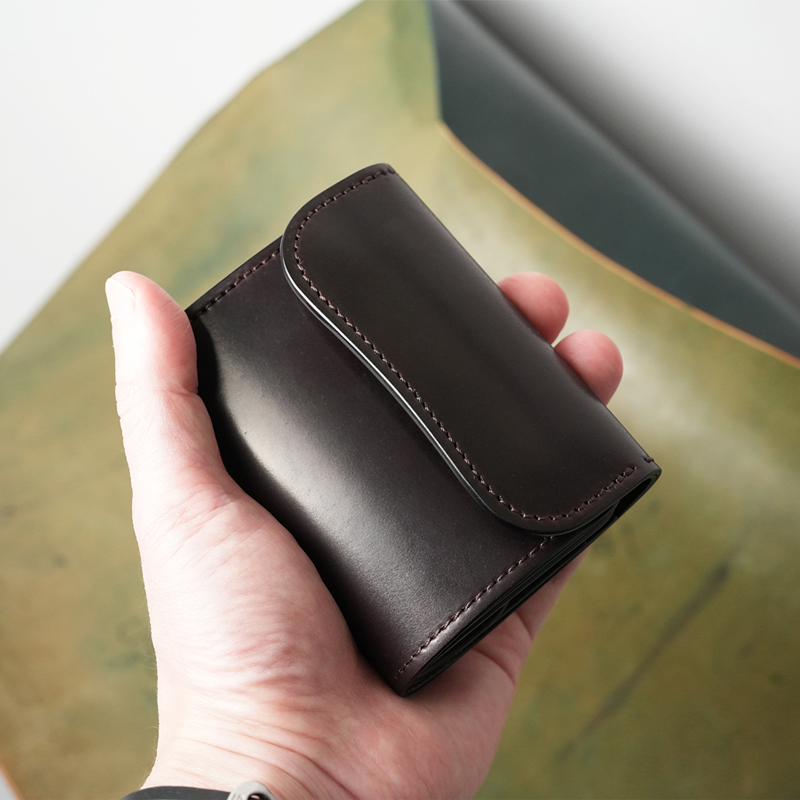 小型3つ折り財布《イーノ ミニ》シェルコードバン｜WILDSWANS(ワイルド