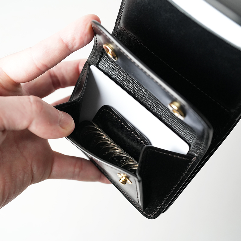 小型3つ折り財布《イーノ ミニ》シェルコードバン｜WILDSWANS(ワイルド